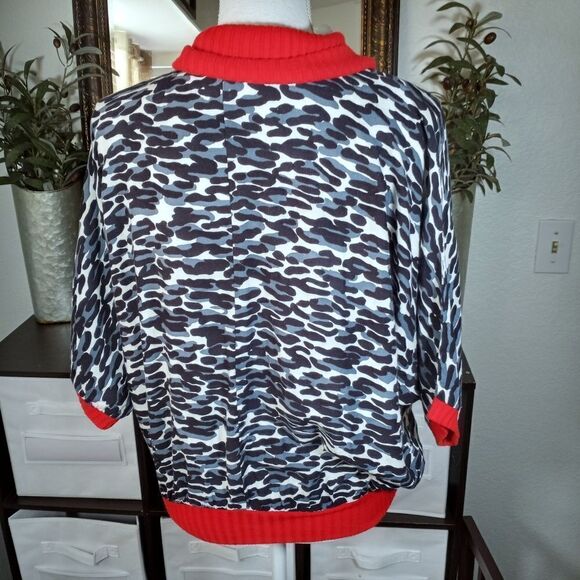 FASHION BLACK & GRAY LEOPARD PRINT JACKET W RED TURTLENECK DICKI EUC - Picture 3 of 5